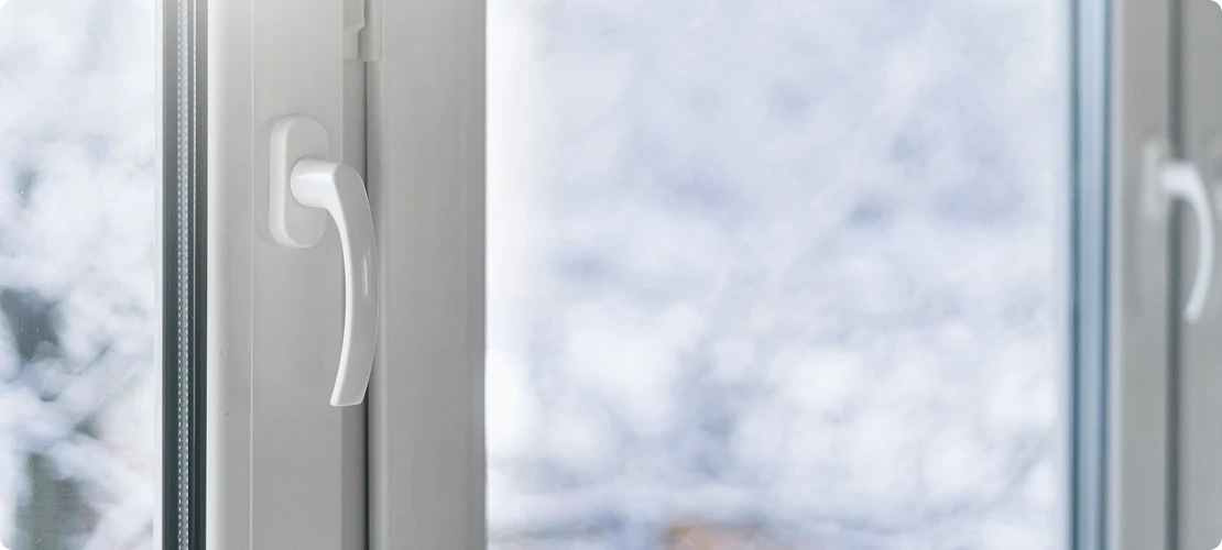 Плюсы и минусы установки пластиковых окон в зимний период